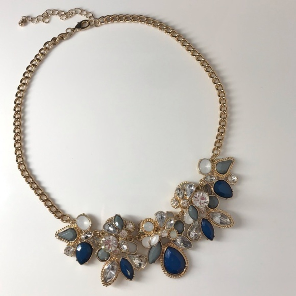 Pretty gold fashion necklace